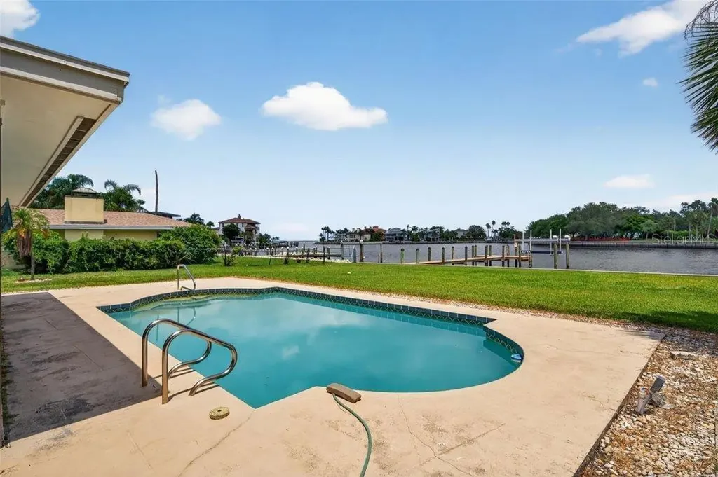 377 S Shore Drive Sarasota FL 34234