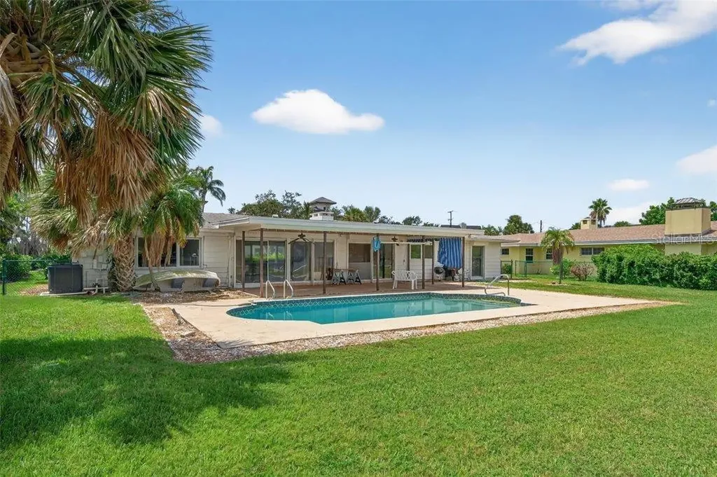 377 S Shore Drive Sarasota FL 34234