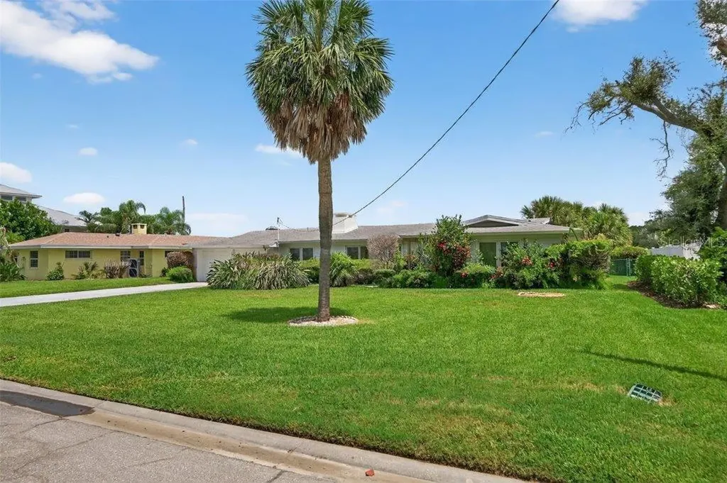 377 S Shore Drive Sarasota FL 34234
