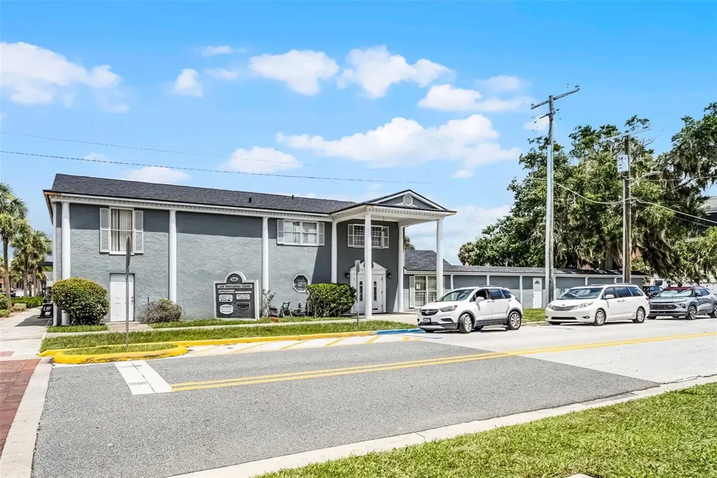 131 W Main Street Tavares FL 32778