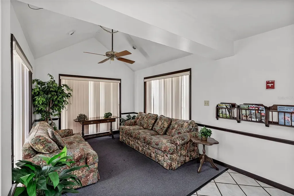 131 W Main Street Tavares FL 32778
