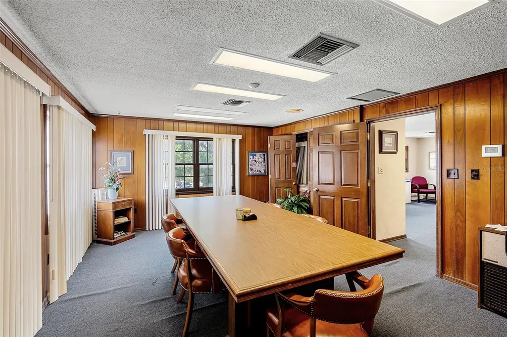 131 W Main Street Tavares FL 32778