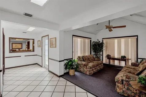 131 W Main Street Tavares FL 32778