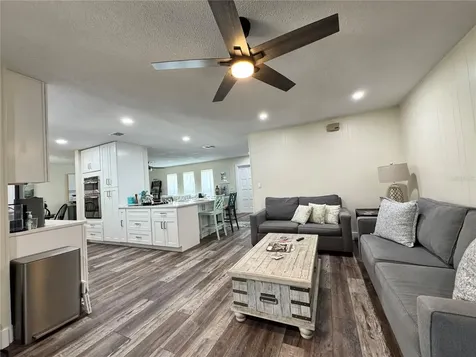 6813 13th Avenue Drive W Bradenton FL 34209