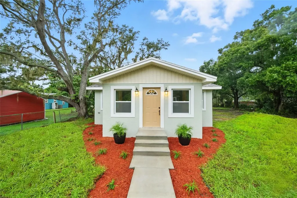 203 Herbert Street Auburndale FL 33823