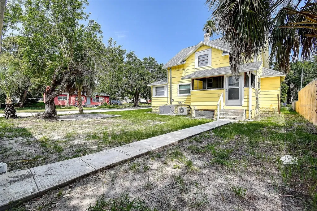 1438 10th Avenue S St Petersburg FL 33705
