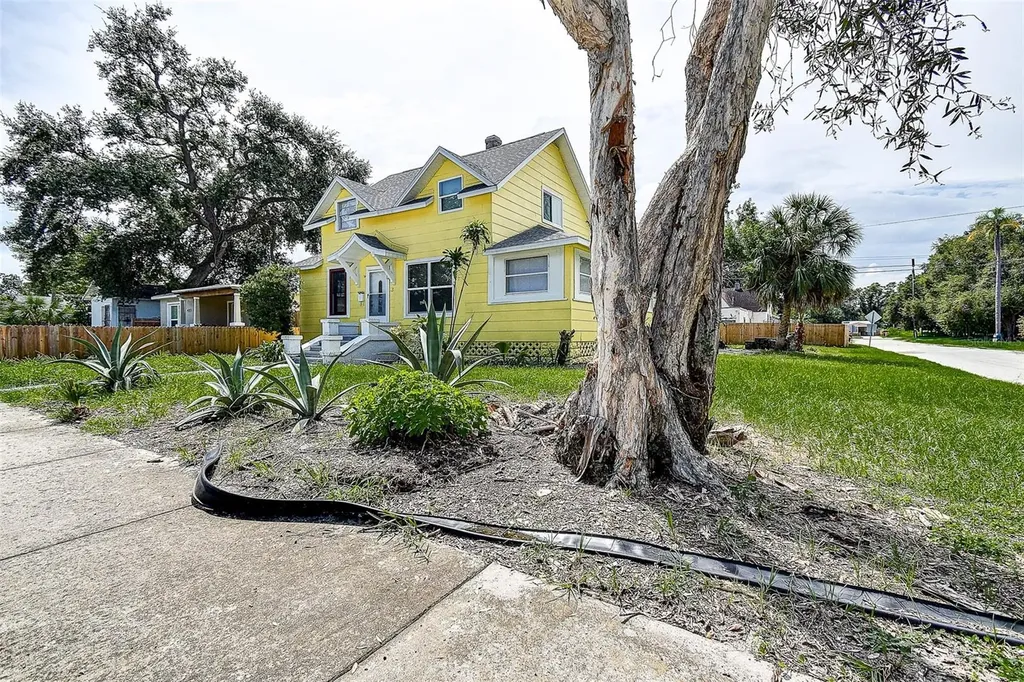 1438 10th Avenue S St Petersburg FL 33705