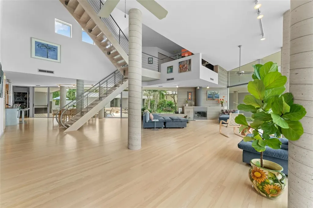 1761 Oceanview Drive St Petersburg FL 33715