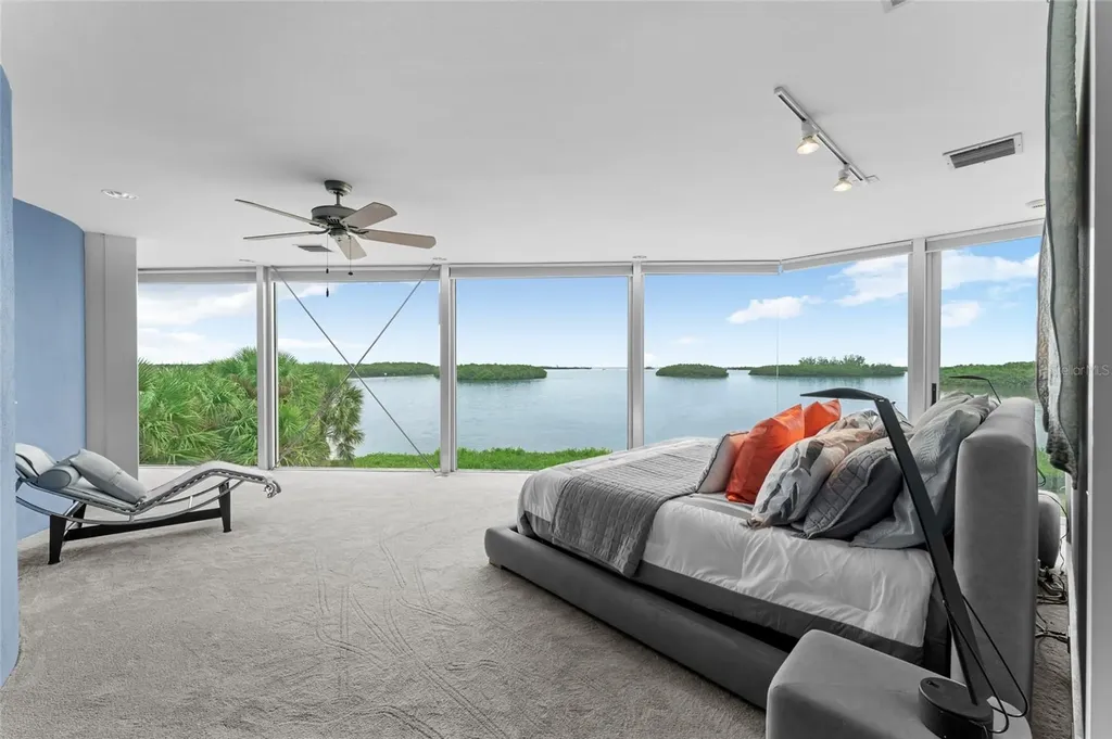 1761 Oceanview Drive St Petersburg FL 33715