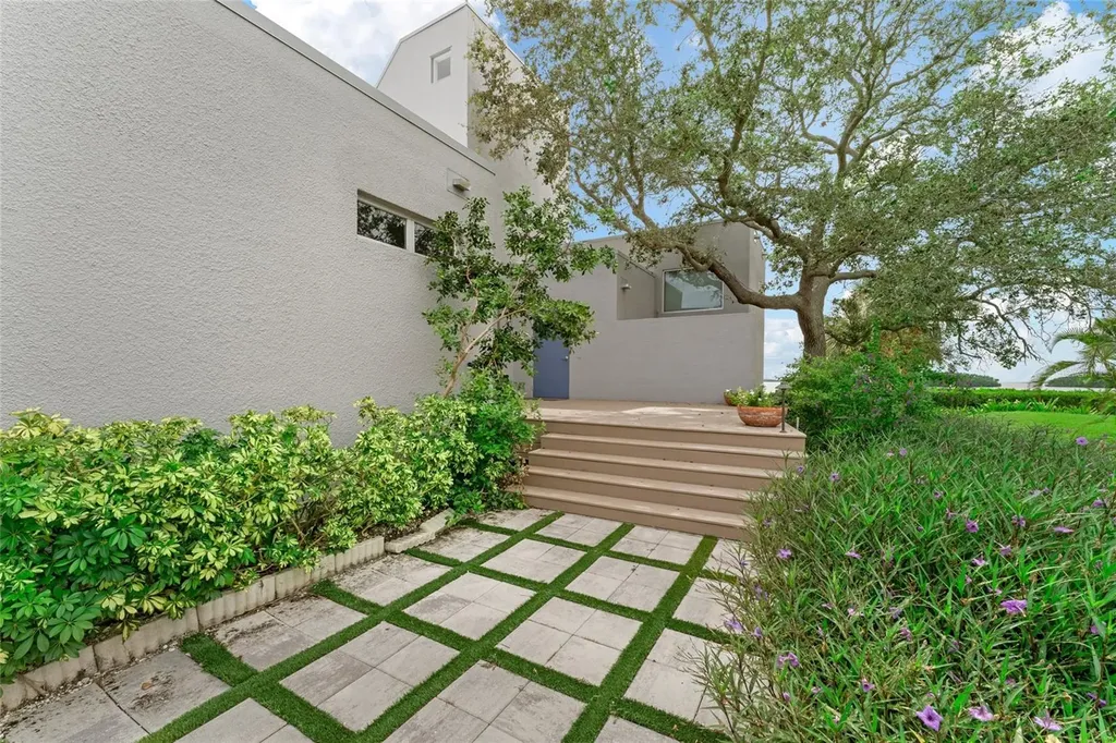 1761 Oceanview Drive St Petersburg FL 33715