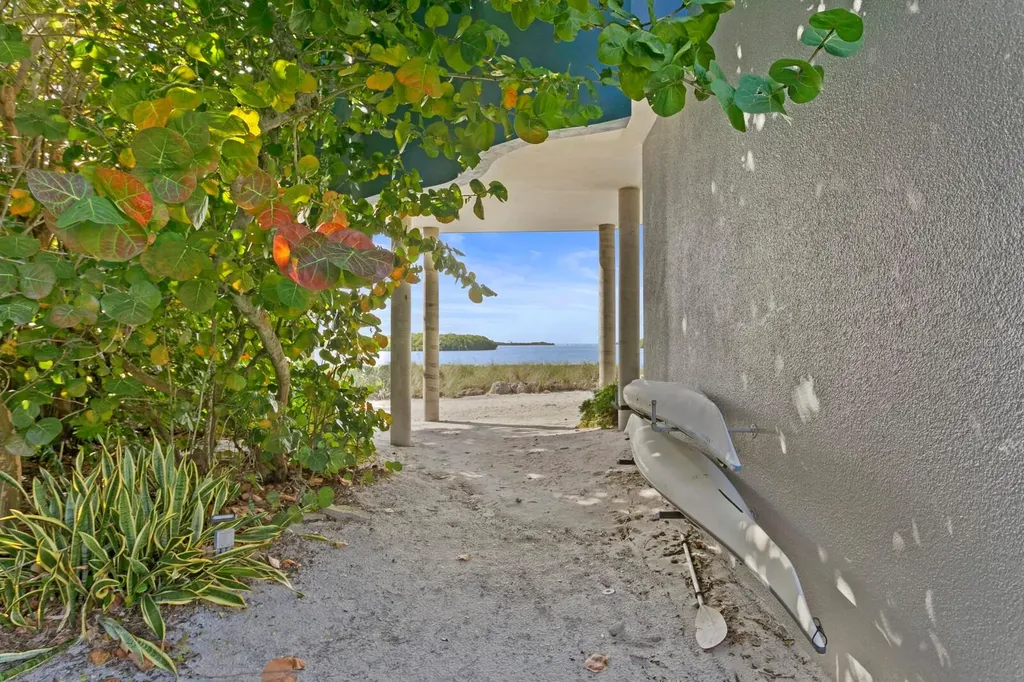 1761 Oceanview Drive St Petersburg FL 33715