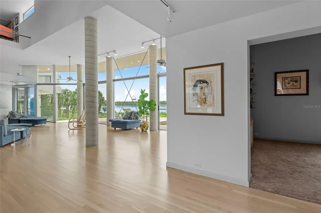 1761 Oceanview Drive St Petersburg FL 33715