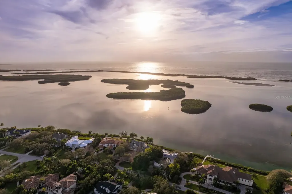 1761 Oceanview Drive St Petersburg FL 33715