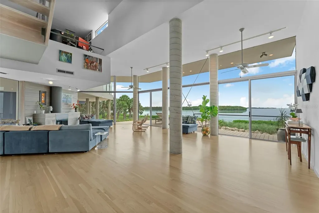1761 Oceanview Drive St Petersburg FL 33715