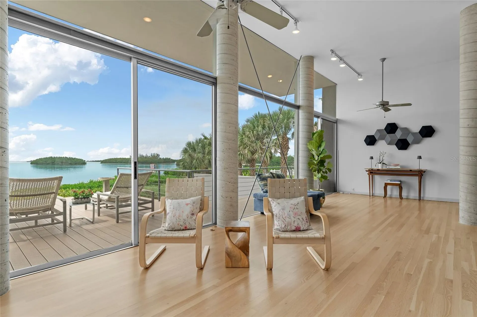 1761 Oceanview Drive St Petersburg FL 33715