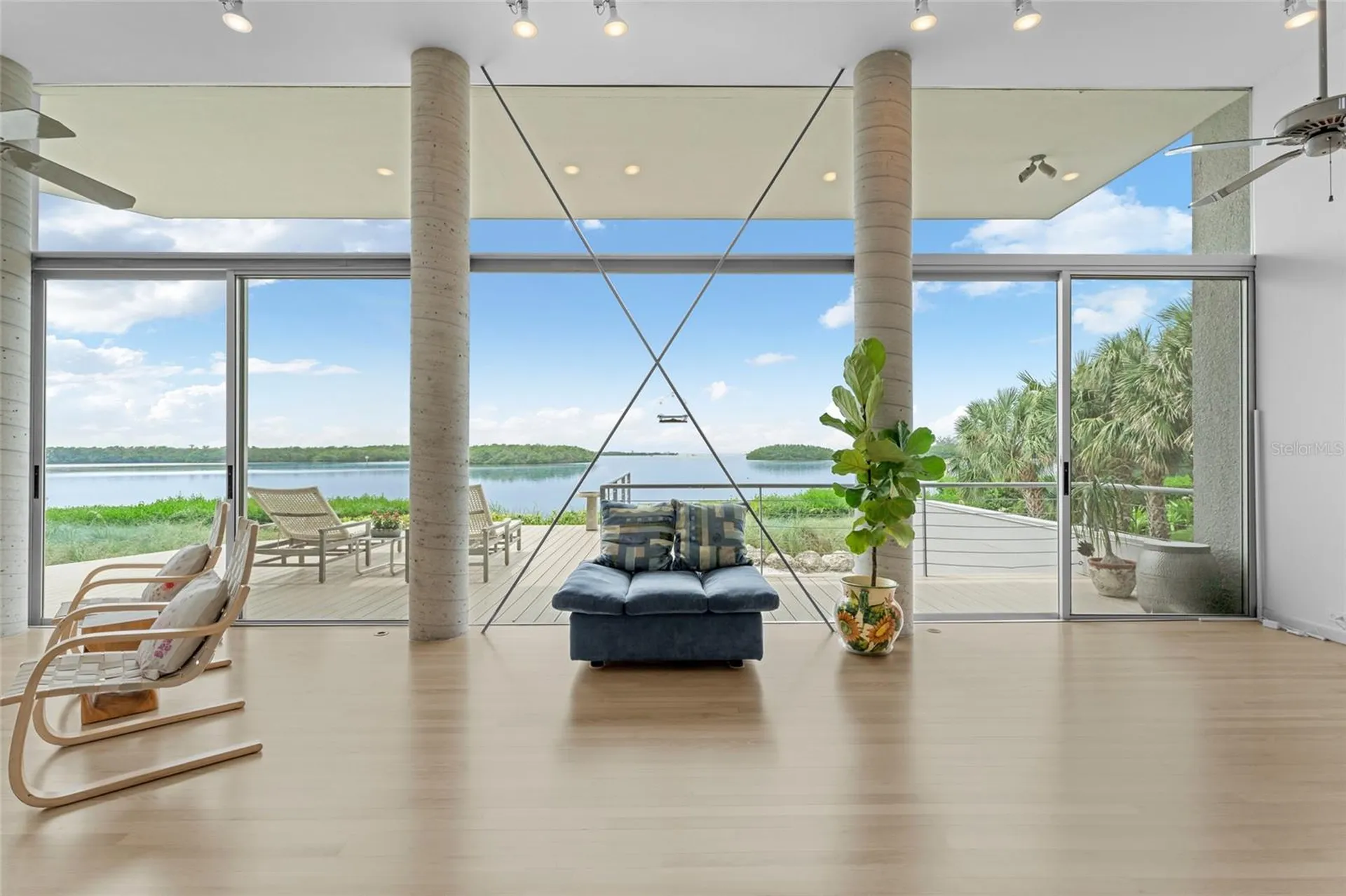 1761 Oceanview Drive St Petersburg FL 33715
