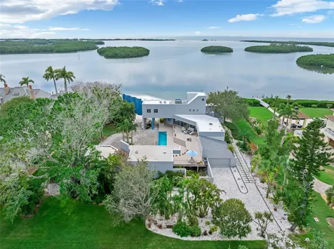 1761 Oceanview Drive St Petersburg FL 33715