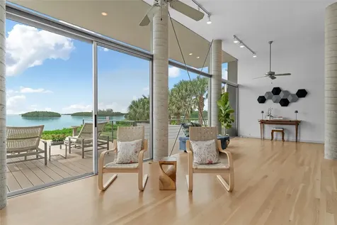 1761 Oceanview Drive St Petersburg FL 33715