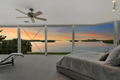 1761 Oceanview Drive St Petersburg FL 33715