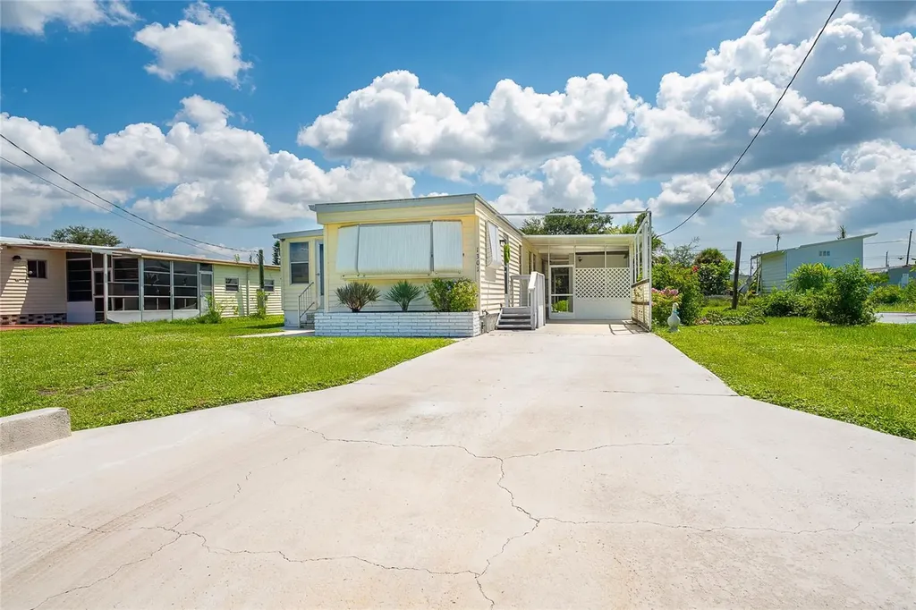 1301 Kingfisher Drive Englewood FL 34224