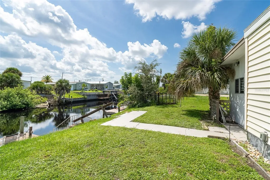 1301 Kingfisher Drive Englewood FL 34224