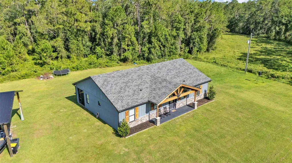 18940 Commonwealth Avenue N Polk City FL 33868