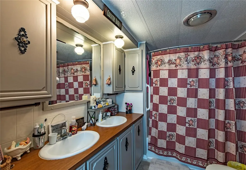 6132 Harriet Street Zephyrhills FL 33542