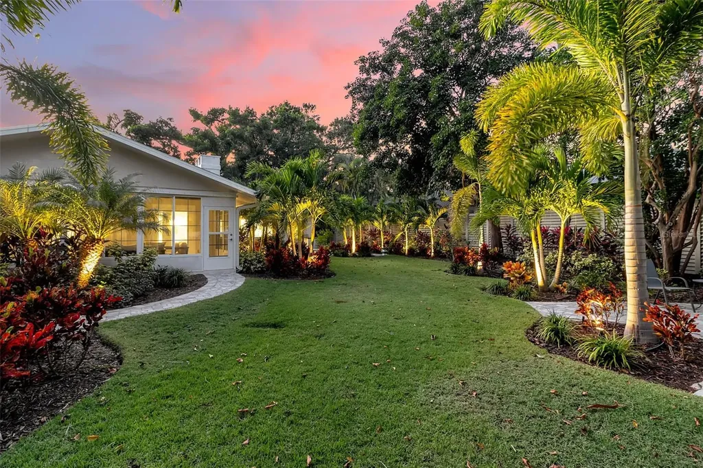 1621 Pine Bay Drive Sarasota FL 34231