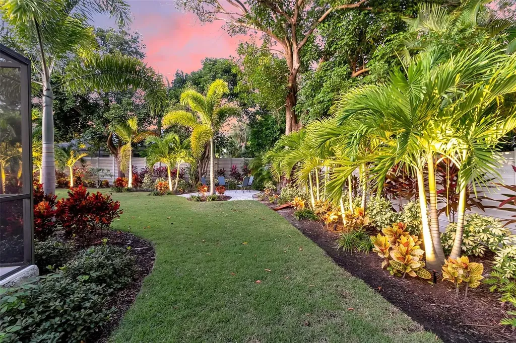 1621 Pine Bay Drive Sarasota FL 34231
