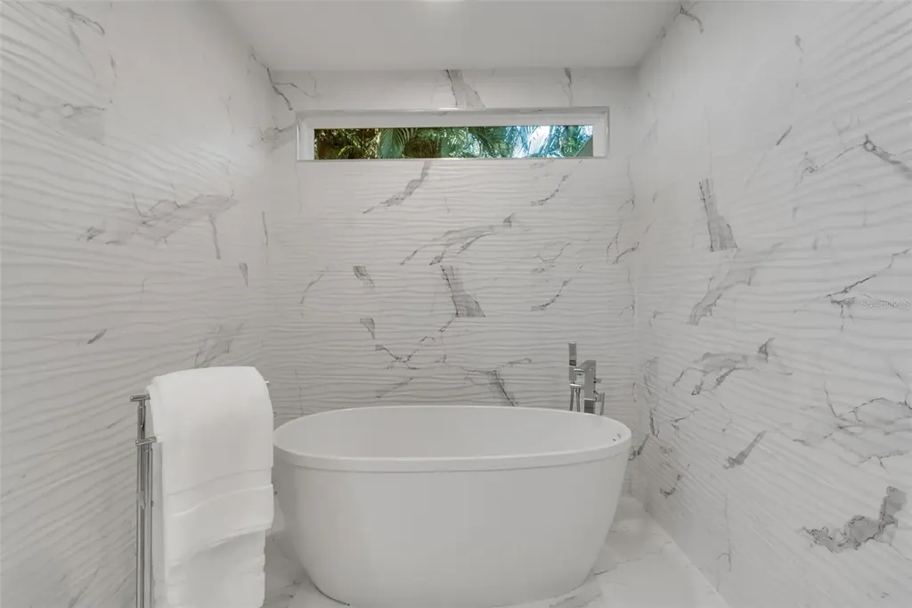 1621 Pine Bay Drive Sarasota FL 34231