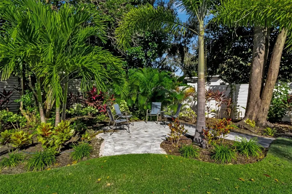 1621 Pine Bay Drive Sarasota FL 34231