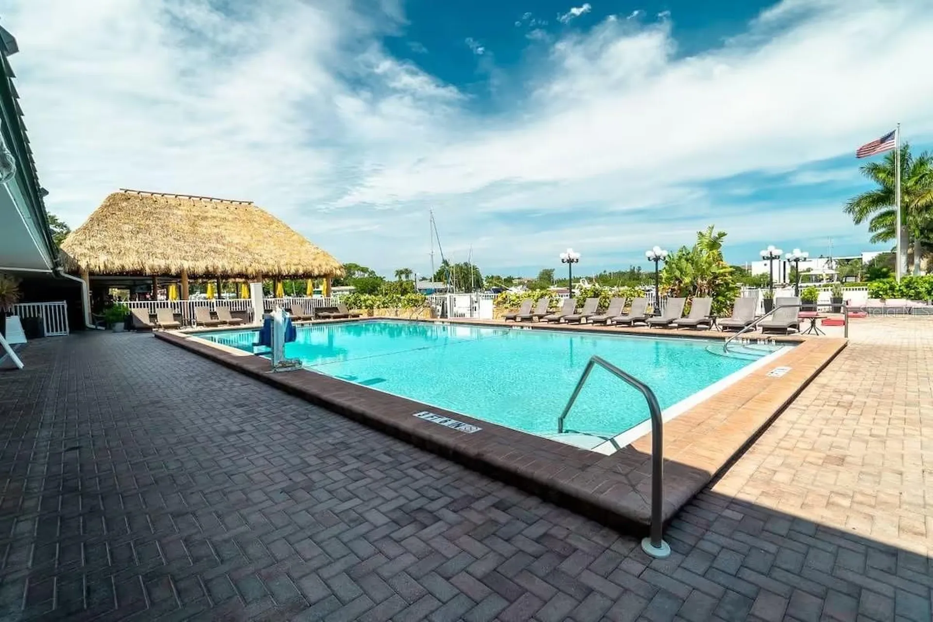 7150 N Tamiami Trail Sarasota FL 34243