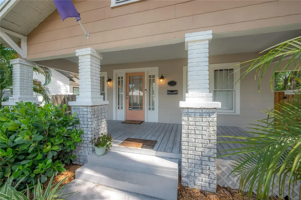 207 W Hiawatha Street Tampa FL 33604