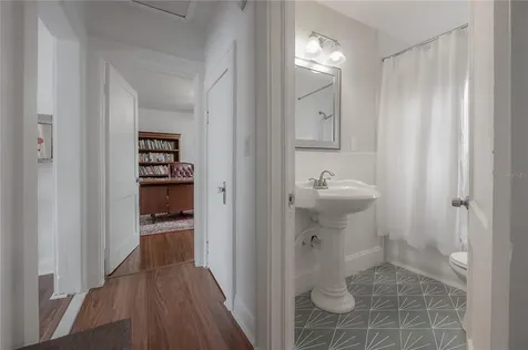 207 W Hiawatha Street Tampa FL 33604