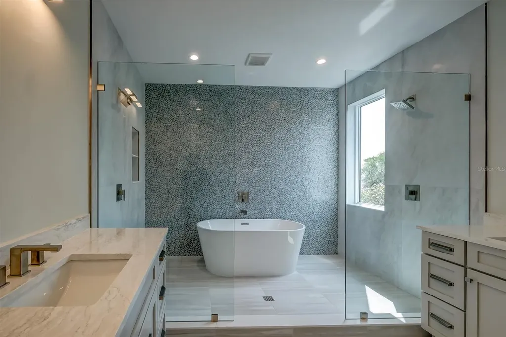 106 S 11th Bradenton Beach FL 34217