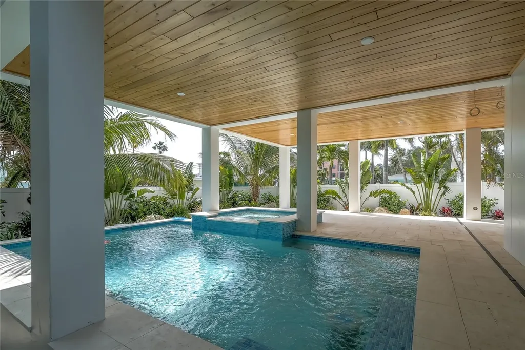 106 S 11th Bradenton Beach FL 34217