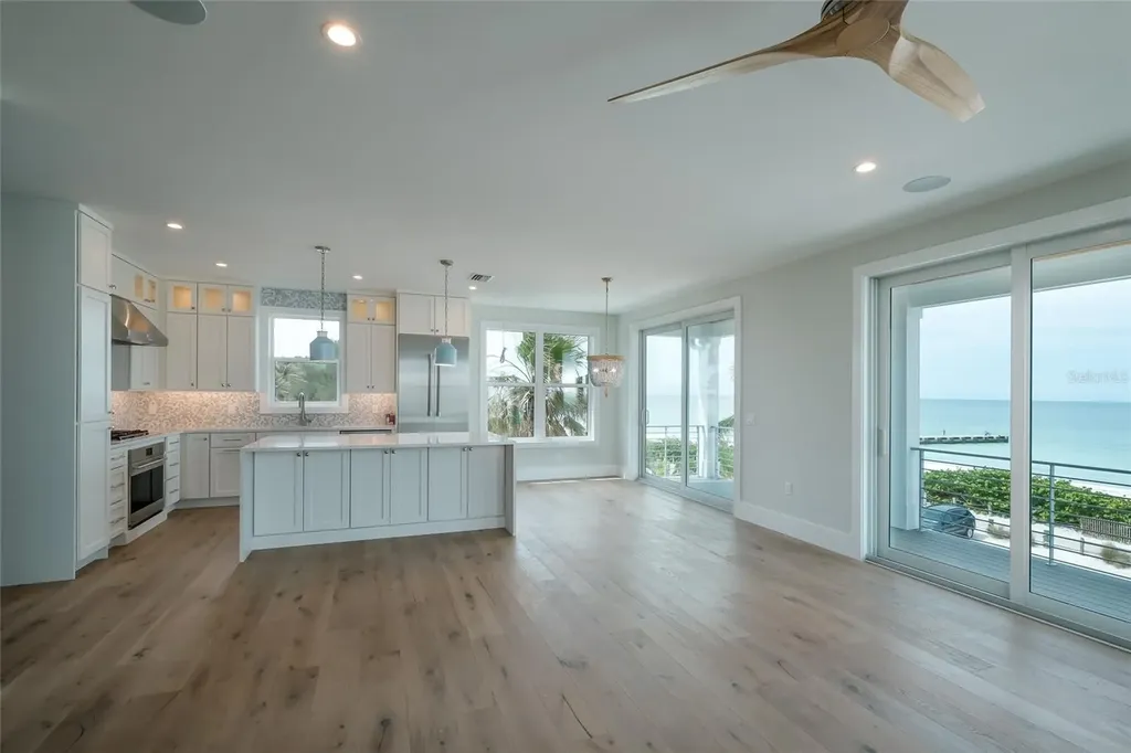 106 S 11th Bradenton Beach FL 34217