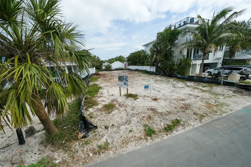 106 S 11th Bradenton Beach FL 34217