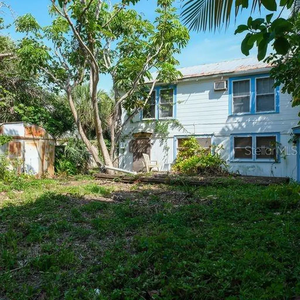 106 S 11th Bradenton Beach FL 34217