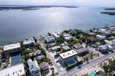 106 S 11th Bradenton Beach FL 34217