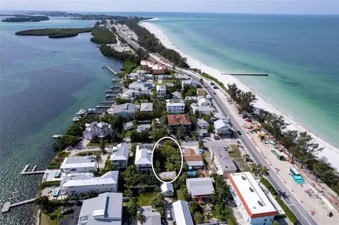 106 S 11th Bradenton Beach FL 34217