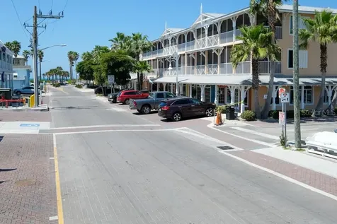 106 S 11th Bradenton Beach FL 34217