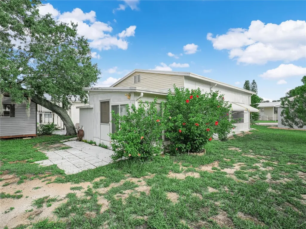 21 Saddlebag Trail S Lake Wales FL 33898