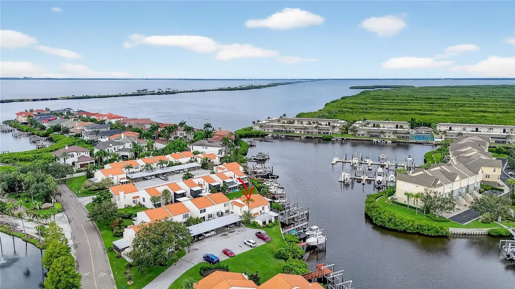 4201 Fogcutter Court Tampa FL 33615