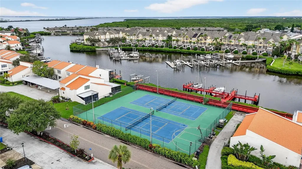 4201 Fogcutter Court Tampa FL 33615