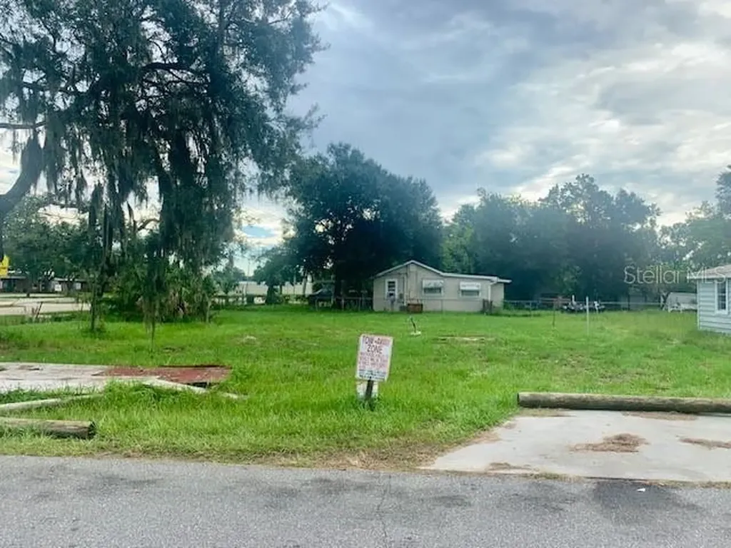 2904 Park Street Eaton Park FL 33840