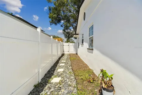4728 9th Avenue N St Petersburg FL 33713