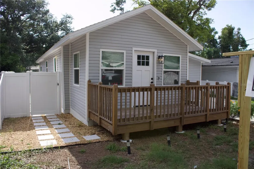 1574 Ewing Avenue Clearwater FL 33756