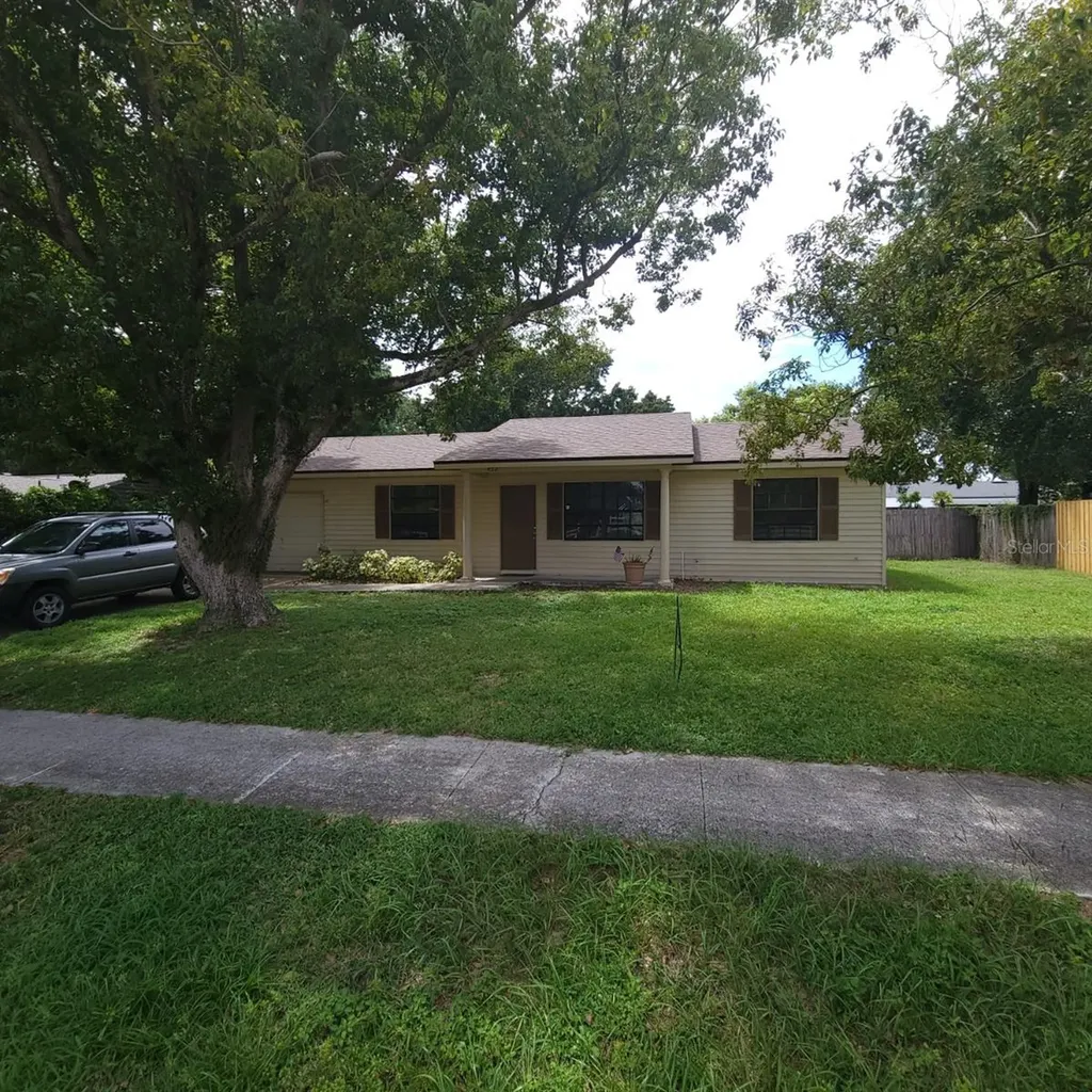 462 N Lake Avenue Apopka FL 32712