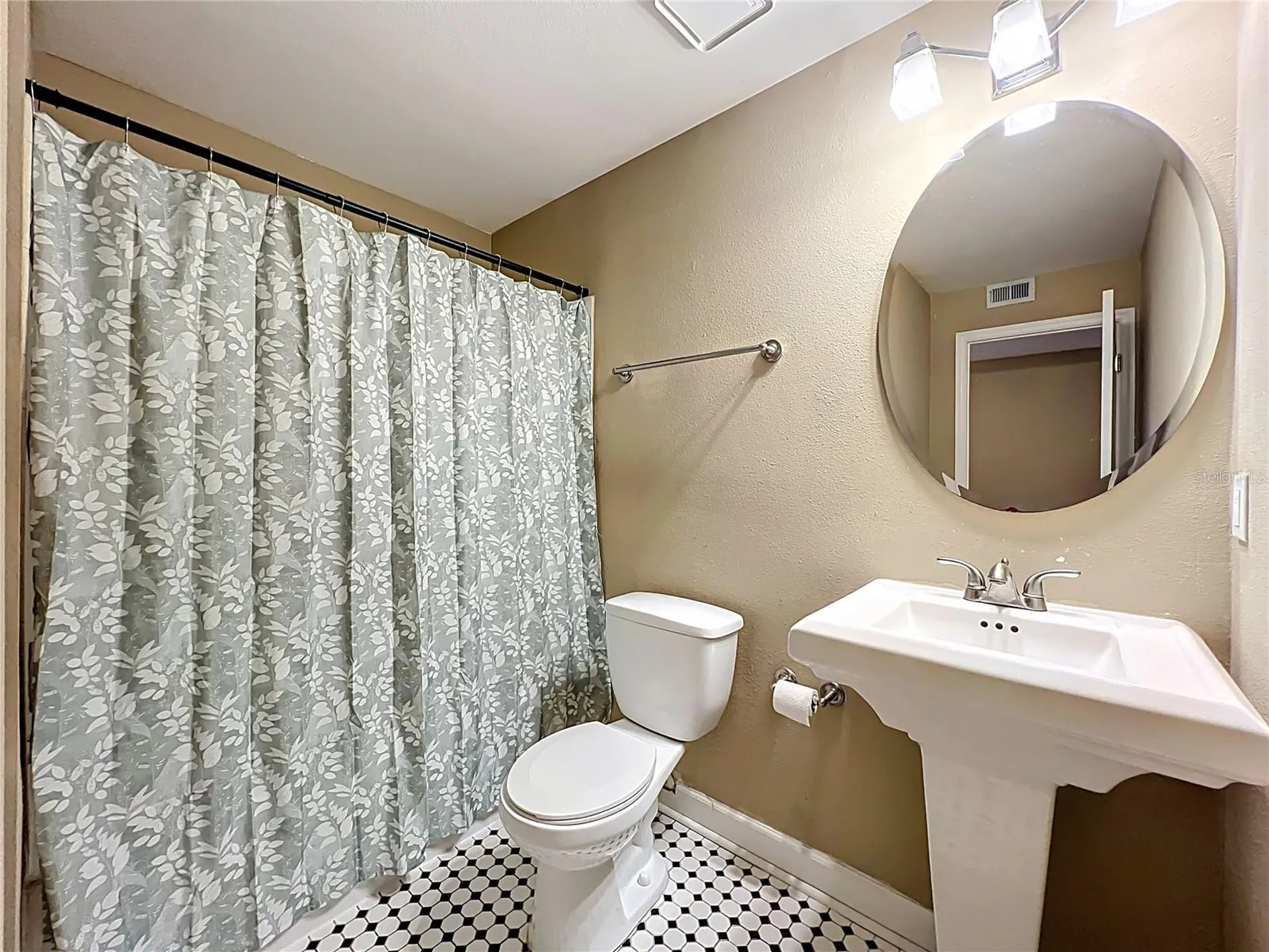 2065 Dixie Belle Drive Orlando FL 32812